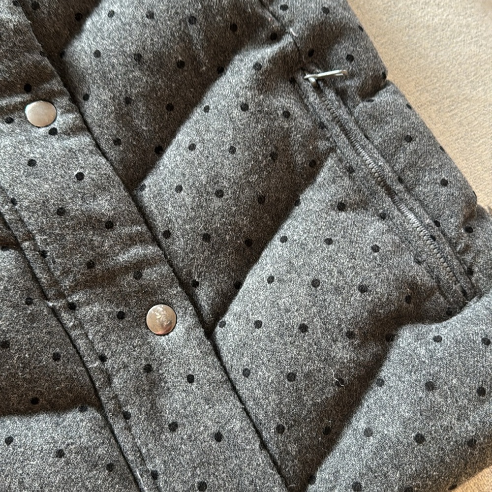 Gap down Vest - Picture 2 of 6